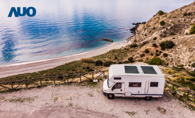 「可撓輕量化太陽光電板SunCurva」使用輕量特殊耐候型複合板取代傳統太陽能板的玻璃前板，不僅降低70%重量，每米平方僅3Kg；具有抗衝擊性能及通過電磁相容性測試，可應用於交通運輸工具，如露營車、遊艇等